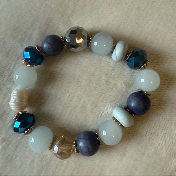 Elegant Multicolor Beaded Bracelet - Picture 4 of 5